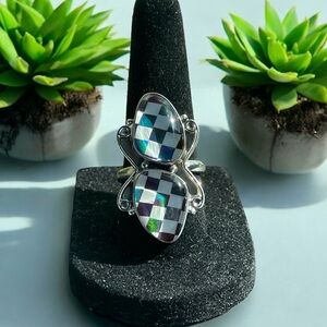 Elegant sterling  Silver and Black Checkered Aurora woman's ring LIKE NEW